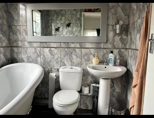 3 BEDROOM HOUSE FOR SALE IN FLORENTIA